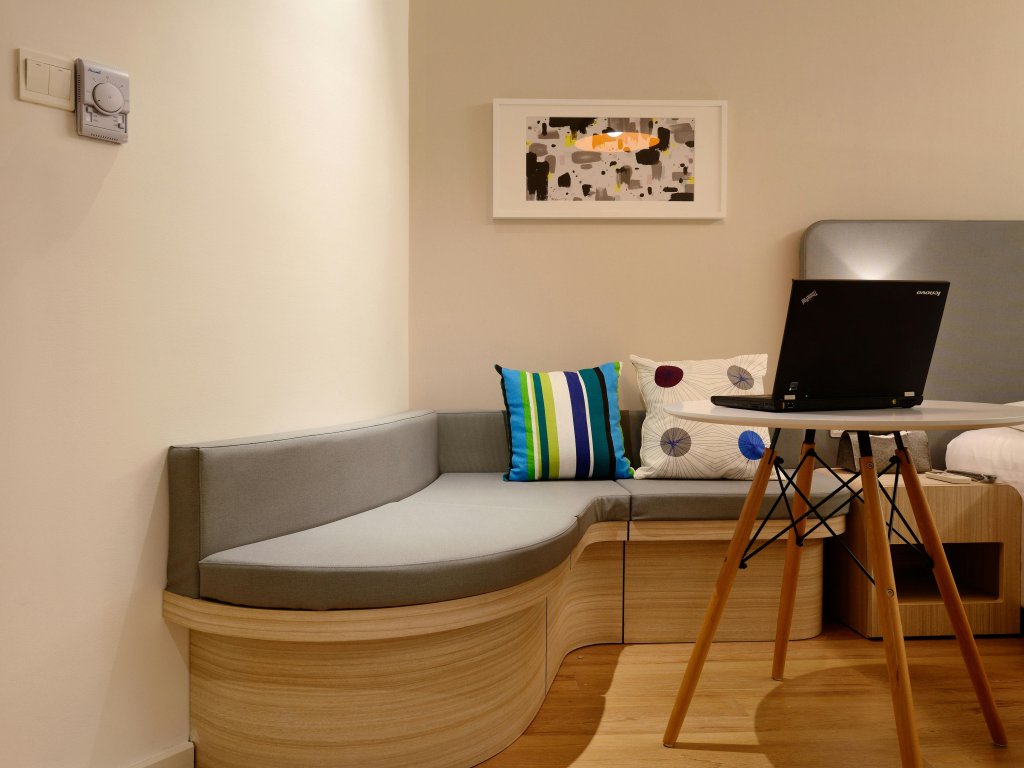 terrasse-soleil-baie-vitree-cassiopee-maison-chambre-hotes-montpellier-herault